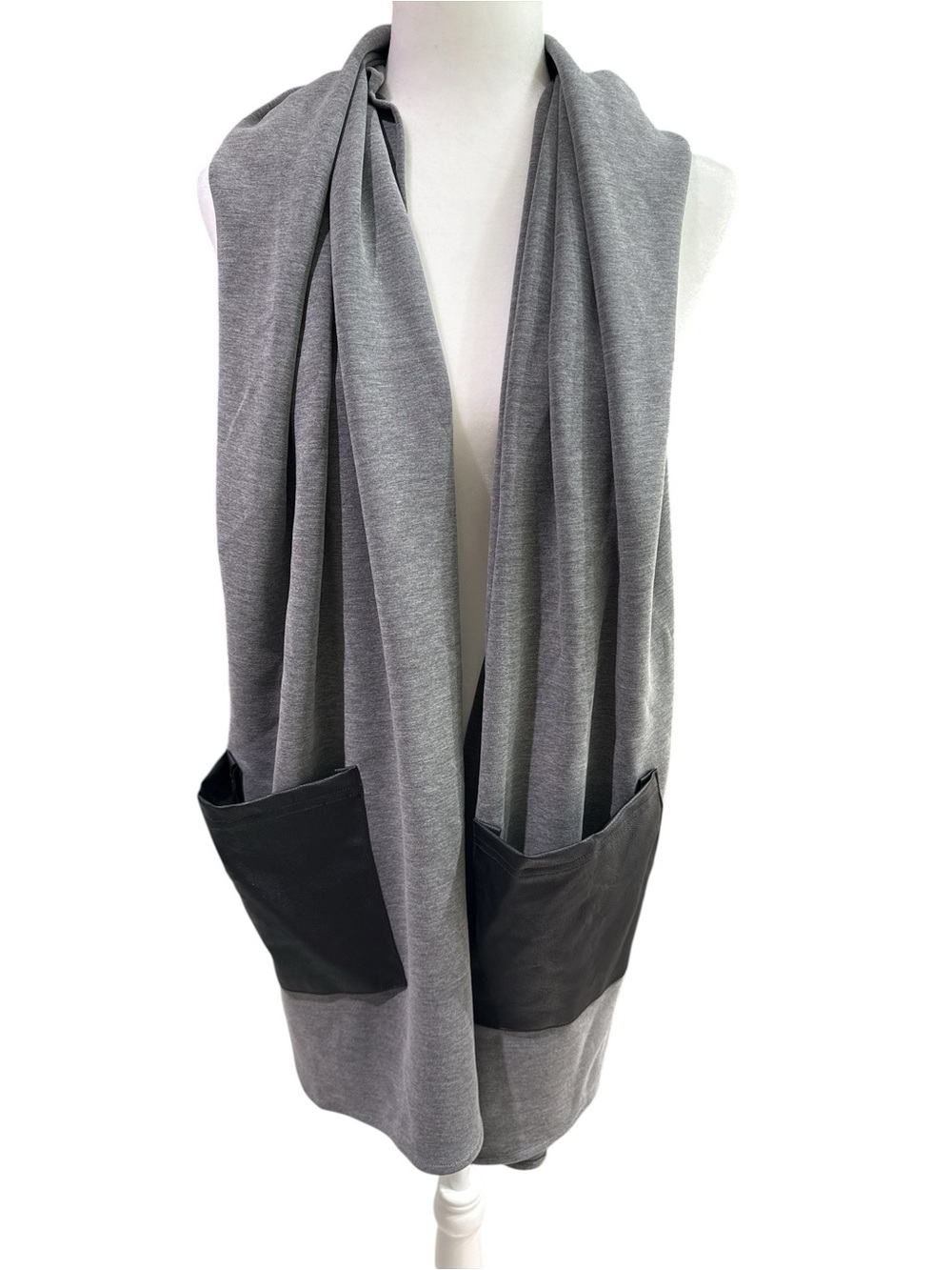 🧣 Anna & Ava Gray scarf